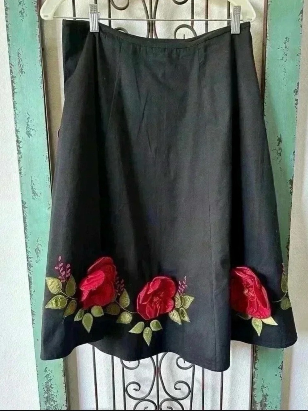 Persaman NY Black Rose Appliqué A-Line Skirt Red Lining Romantic Statement Sz 8 - Picture 6 of 10